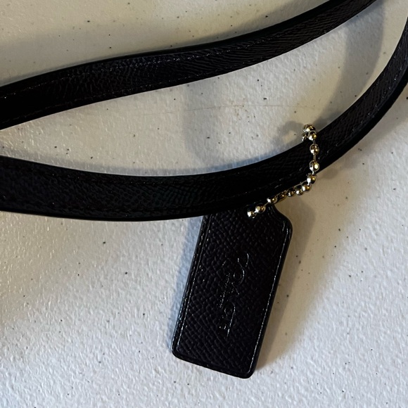 Coach City Zip Tote in Signature Canvas F31974 - Picture 9 of 10